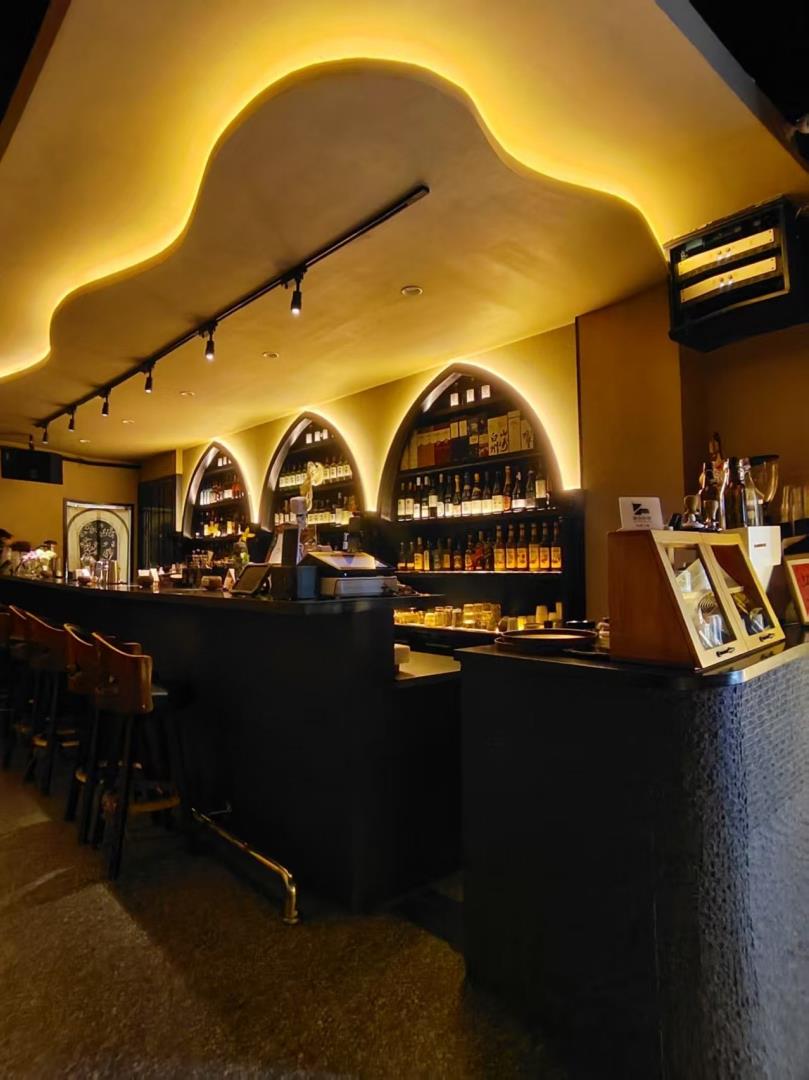 <a href=http://www.kthgs.com/yulezhuanqu/yulezhuanquliebiao/ target=_blank class=infotextkey>重慶酒吧裝修</a>效果圖，非常有格調(diào)，燈光柔和